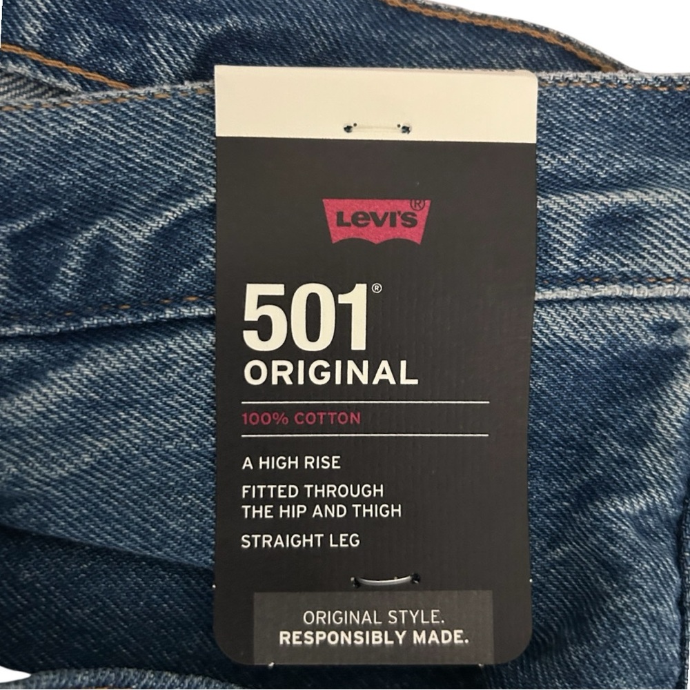 Levi's Women's Relaxed Blue Jeans - Picture 4 of 6